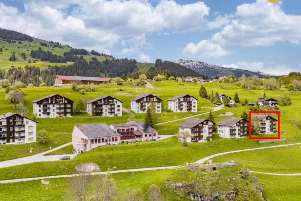Aussicht Mit Poolbereich In Skiregion Brigels Apartmán Breíl