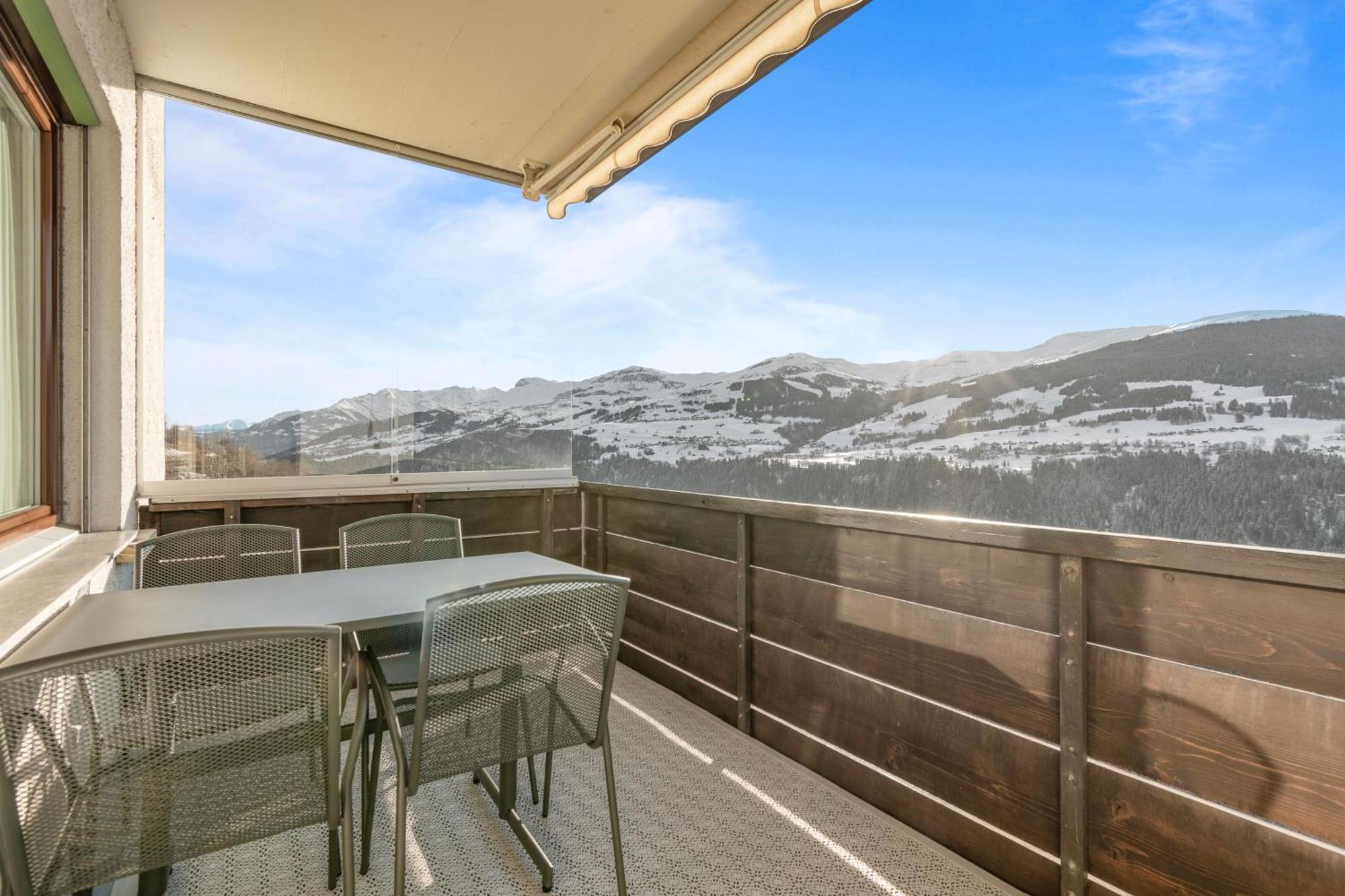 Aussicht Mit Poolbereich In Skiregion Brigels Apartmán *
